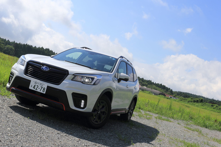 高速道路を中心に240kmあまりを走行した今回のテストでは、満タン法で10.2km/リッターの燃費を記録した。