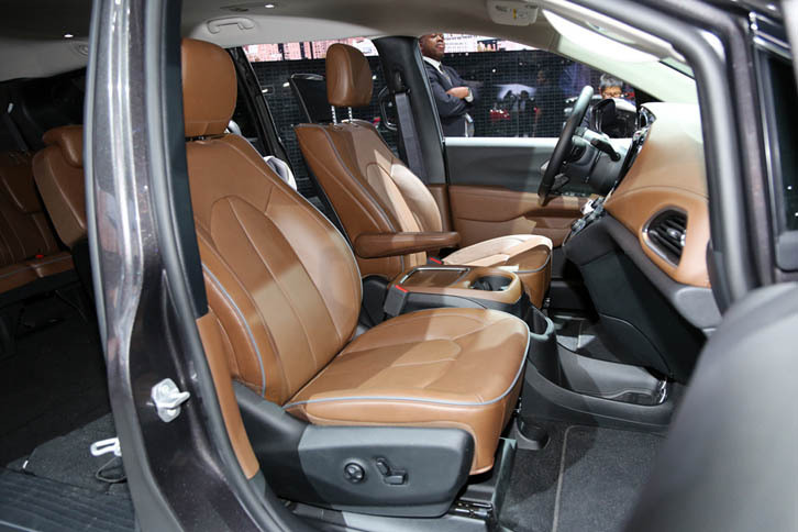 クライスラー・パシフィカ