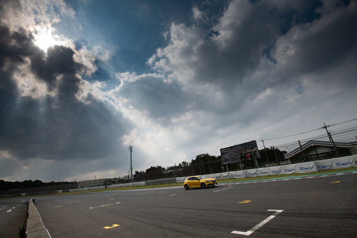 ルノー・メガーヌ ルノースポール トロフィーEDC