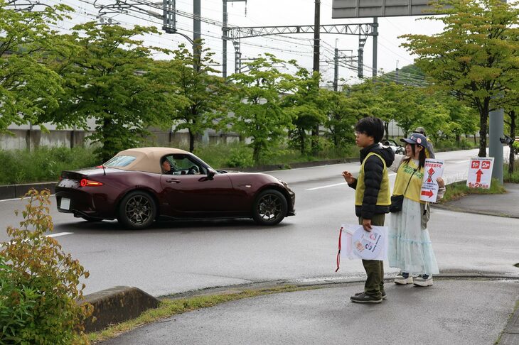 イベントは、「ロードスター」オーナーによって組織される軽井沢ミーティング実行委員会によって運営されており、イベントの準備から当日の駐車場の誘導までが彼らによって行われる。全員がボランティアなうえ、自身の参加費用も負担しているという。