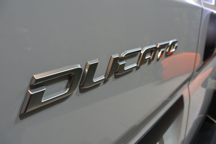 フィアット プロフェッショナル・デュカト（エンブレム）