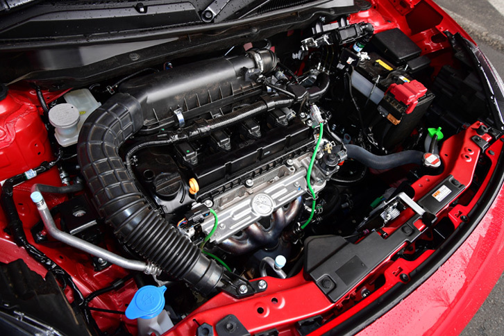 「ハイブリッドRS」のパワーユニットは1.2リッターの自然吸気エンジンにモーターアシスト機構を組み合わせたもの。