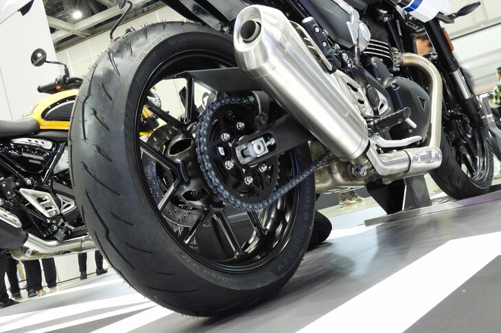 トライアンフ・スラクストン400