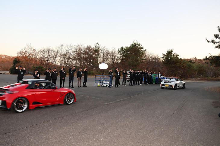 ホンダアクセスと無限の参加メンバーが、帰路につくファンをお見送り。当日は天候にも恵まれた、素晴らしい一日だった。