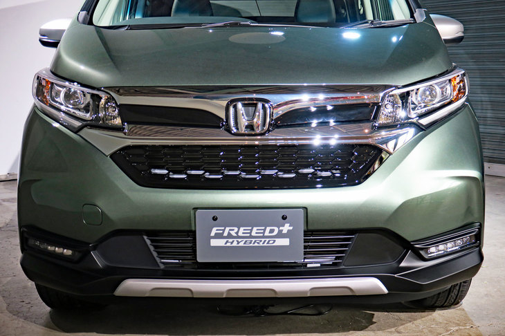 ホンダ・フリード＋ ハイブリッド クロスター ホンダアクセス用品装着車（4WD）(フロントマスク）
