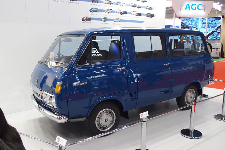 1967年に登場した初代「トヨタ・ハイエース」。