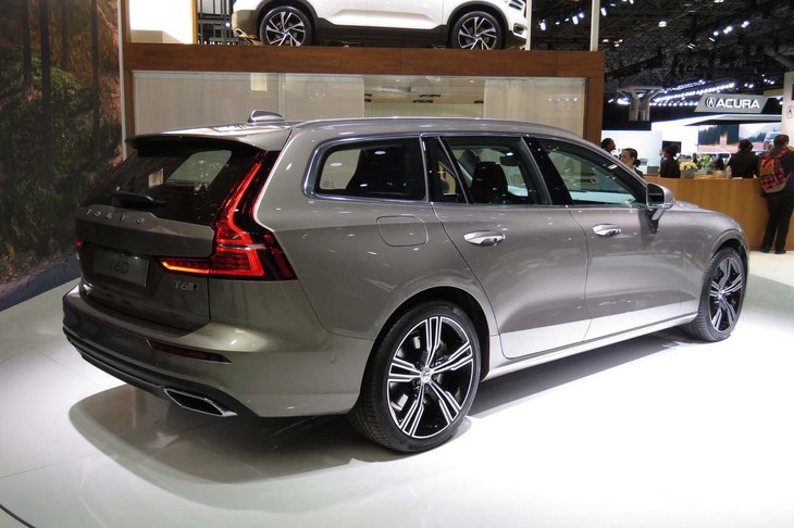 ボルボV60 T6 AWDインスクリプション