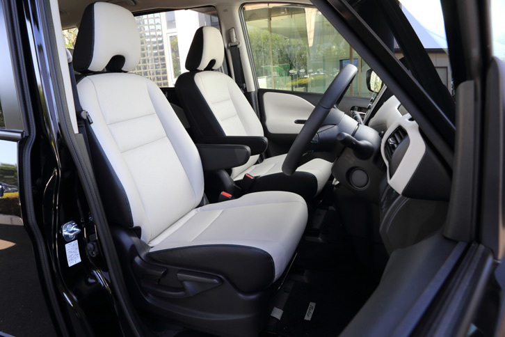 「日産エルグランド ライダー“AUTECH 30th Anniversary”」