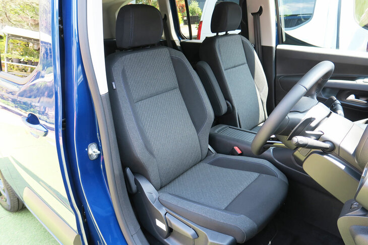 フィアット・ドブロ マキシ（1列目シート）