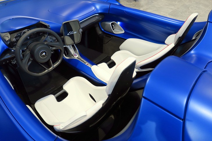 マクラーレン・エルヴァ（インストゥルメントパネルまわり）