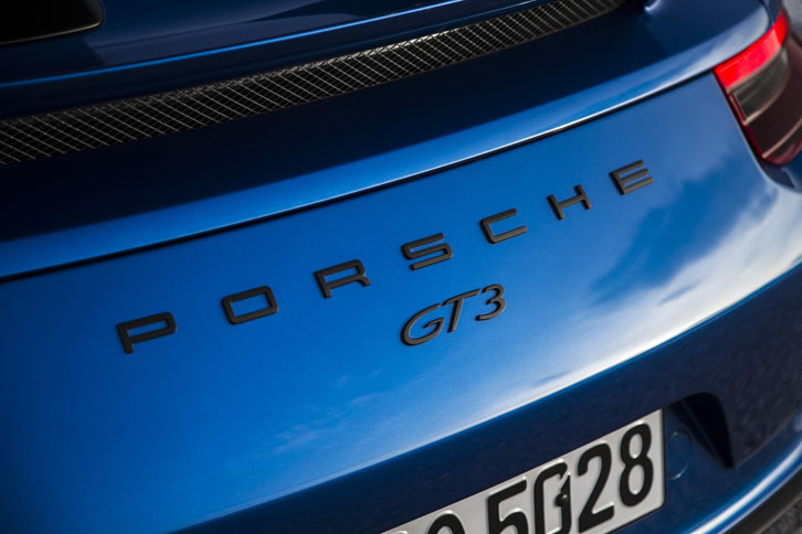 ポルシェ ジャパンは2017年4月6日から新型の予約注文を受け付けている。日本仕様のハンドル位置は左のみで、価格は2115万円（PDK仕様）。6段MTはオプション設定となり、今秋以降に生産開始の予定。