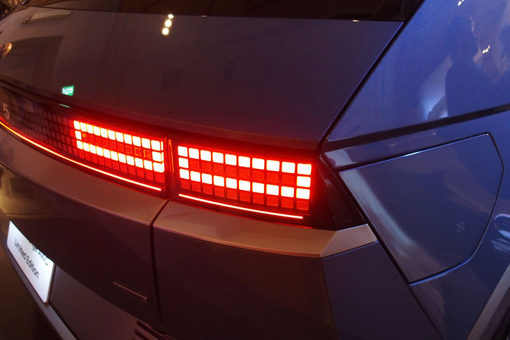 ヒョンデ・アイオニック5ラウンジAWDリミテッドエディション（リアコンビランプ）