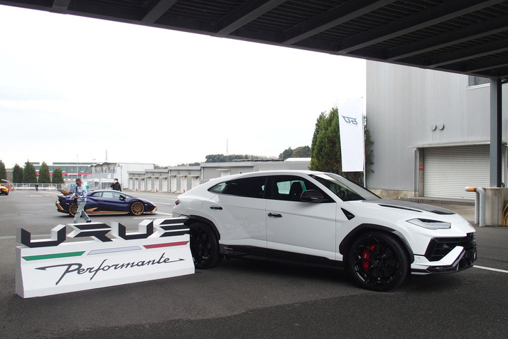 ランボルギーニ・ウルス ペルフォルマンテ