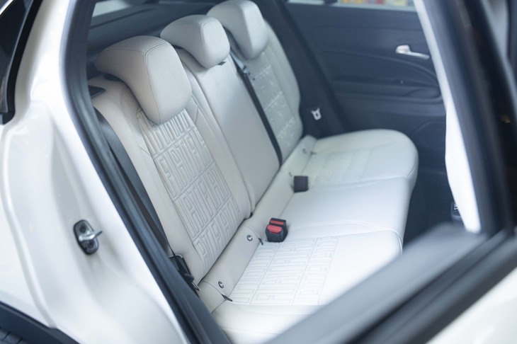 フィアット600e（リアシート）