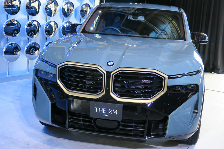ドイツが誇るキング・オブ・ドヤ顔カー「BMW XM」。子供が見たら泣くと思う。