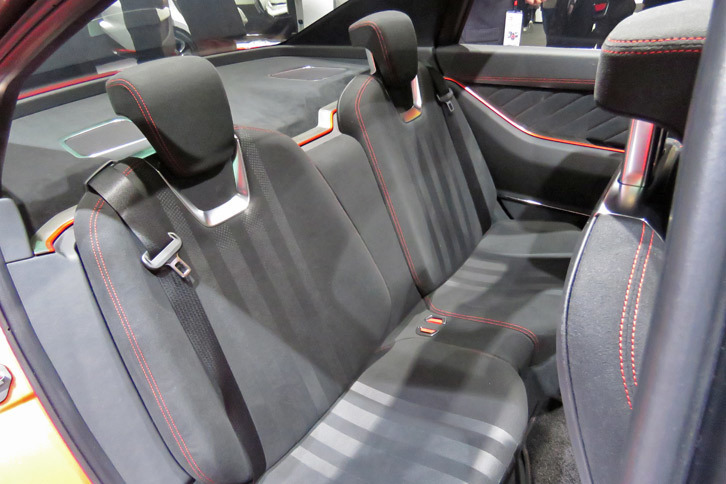 ダイハツDNコンパーノ（リアシート）