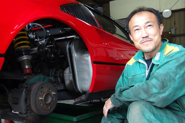 長年フェラーリの整備に携わる、尾上サービスの尾上メカニック。