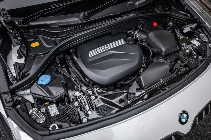 「218dアクティブツアラー」に搭載される最高出力150PS/4000rpm、最大トルク360N・m/1500-2500rpmの2リッター直4ディーゼルターボエンジン。7段DCTと組み合わされる。