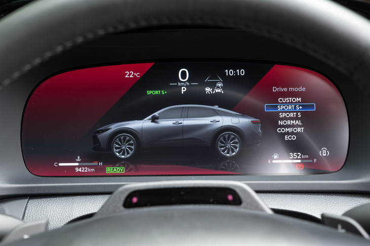 ドライブモードは「カスタム」「スポーツS＋」「スポーツS」「ノーマル」「コンフォート」「エコ」の全6種類もある。