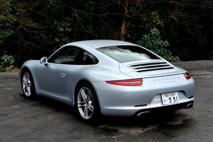 ボディーカラーは「シルバーメタリック」。