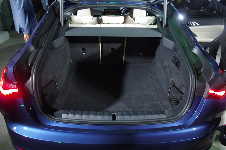 BMWアルピナB4グランクーペ（荷室）