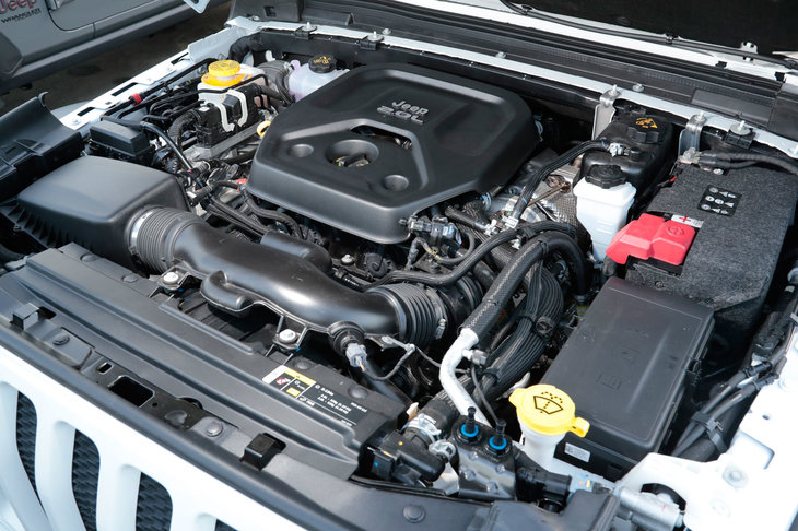 「アンリミテッド スポーツ」に搭載される2リッター直4ターボエンジン。272psの最高出力と400Nmの最大トルクを発生する。