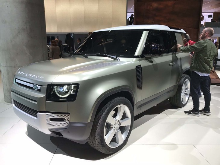 ランドローバー・ディフェンダー90