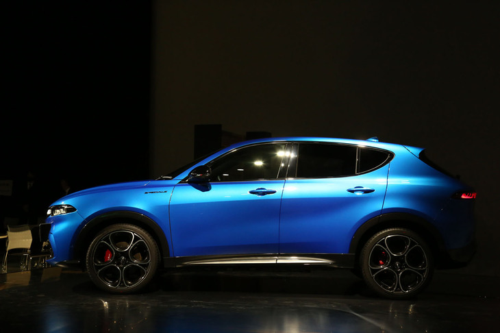 アルファ・ロメオ・トナーレ（サイドビュー）