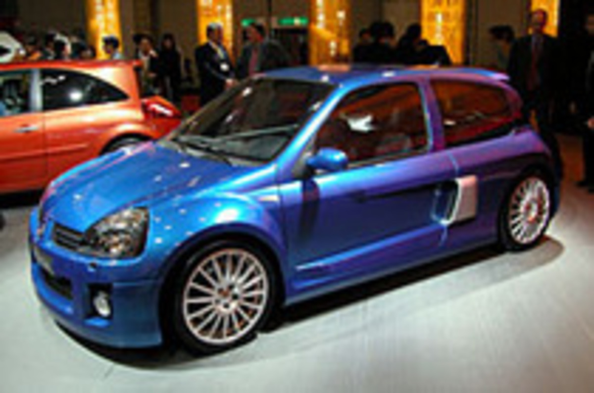東京モーターショー2003】ルノー「新型メガーヌ＆カングーで6000台を 