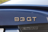 「BMWアルピナB3 GT」には、4ドアセダンの「リムジン」と、ステーションワゴンの「ツーリング」をラインナップ。車両本体価格は左ハンドル車が基本で、前者が1650万円、後者が1720万円となる。今回はオプションで右ハンドル仕様が選択されたリムジンに試乗した。