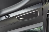 テールゲート裏側に搭載されるライトとスピーカーはオプションの「テールゲートイベントスイート」。