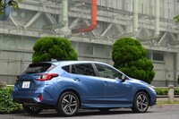 見た目は地味ながら「スバルグローバルプラットフォーム」の最新版を採用。前後にインナーフレーム構造を採り入れるなどしてクルマとしての基礎を固めている。