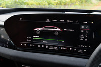 センターディスプレイの充電設定画面。「A6 e-tron」シリーズのバッテリー容量は全車共通で、グロスで100kWh、ネットで94.9kWhだ。