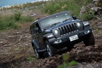 試乗した「ラングラー」のパワートレインも最高出力272PSの2リッター直4ターボエンジンと8段ATの組み合わせ。レギュラーガソリン対応がうれしいところだ。