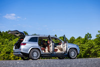 「マイバッハGLS600 4MATIC」のボディーサイズは全長×全幅×全高＝5210×2030×1840mm、ホイールベースは3135mm。ベースとなったメルセデスの「GLS」よりも全幅が75mm広く、全高が15mm高い。