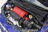 フロントに積まれる1.4リッター直4マルチエアターボエンジンは標準モデルよりも20PSアップの最高出力165PSを発生する。