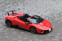 
	「ウラカン ペルフォルマンテ」のオープン版として追加設定された「ウラカン ペルフォルマンテ スパイダー」。
	