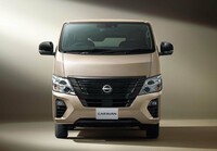 ブラック基調のドレスアップがポイント　「日産キャラバン」の50周年記念モデル登場の画像