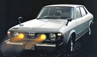 1977年「スバル・レオーネ セダン4WD」。初代レオーネの最終型セダン4WD。エンジンは排気量1.6リッターに拡大されている。