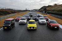 『CAR GRAPHIC』2月号発売この1年を象徴する1台を選ぶ：CAR GRAPHIC AWARD 2017