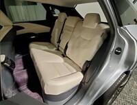 後席については、乗降性、着座時の快適性ともに向上したとアピールされる。