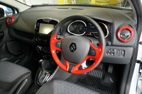 ルノー・ルーテシアにガラスルーフ付きの限定車の画像