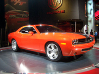 「ダッジ・チャレンジャー」復活、正式発表間近!?　ライバル「シボレー・カマロ」は復活決定。大胆カットラインのマッスルカーたちが大手を振って蘇っている。