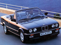 「BMW 325iカブリオレ」
1975年に販売が始まったBMWの主力モデルで、現在は6代目となっている。E30は2代目で、1982年から94年まで販売された大ヒット作。
