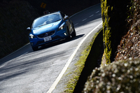 2015年モデルから、フロントバンパーにLEDドライビングランプが新たに装着された。