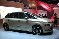 「シトロエンC4ピカソ」の後継モデルと目されるMPVのコンセプトカー「テクノスペース」。