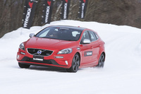 北欧生まれのハッチバック、「ボルボV40」でも、タイヤの持つ走行性能を確かめた。