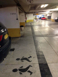 ラルボット海岸づたいに広がる地下駐車場。