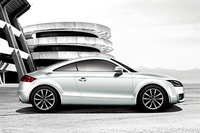 「TT クーペ1.8 TFSIレザーパッケージ」（アルティメットシリーズ）