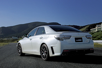 「マークX“GRMN”」のリアビュー。